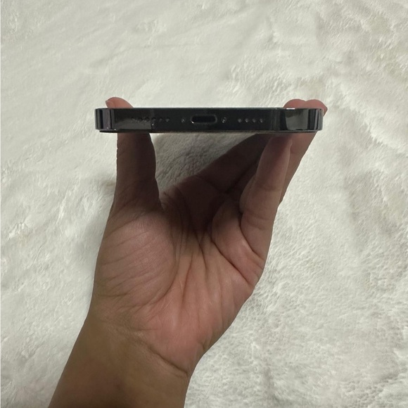 12 pro max phone SALE‼️ 128GB. NO BOX NO BOX NO BOX ONLY DE CELLPHONE AND CABLE - Picture 3 of 11